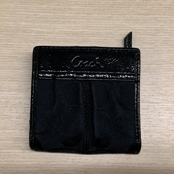 🌟 Pre-Owned Coach Signature Bi-Fold Wallet - Like New! 🌟 - Picture 1 of 10